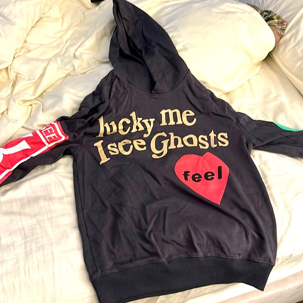 Trendy sweatshirt as seen on tiktok.